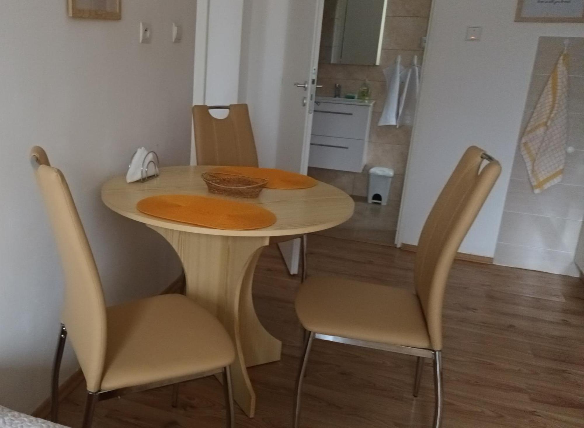 Apartman Alena 卡罗维发利 外观 照片