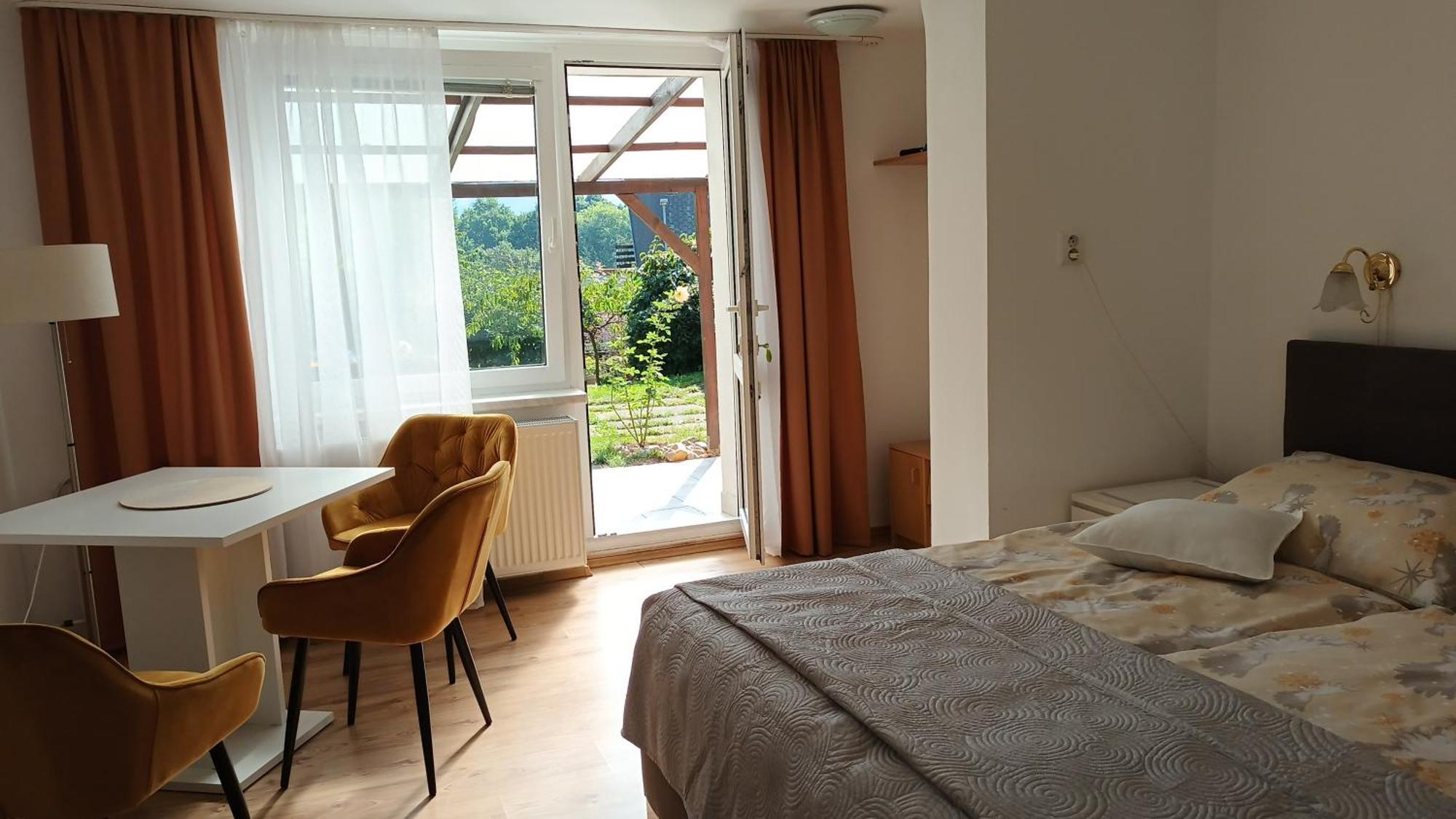 Apartman Alena 卡罗维发利 外观 照片
